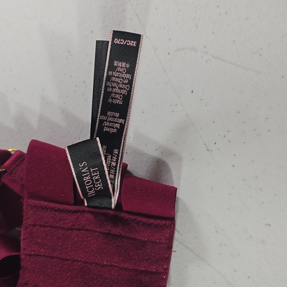 Victoria's Secret Elegant Burgundy Strappy Bra - Picture 2 of 4